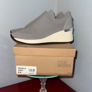 Steve Madden Women's Gray Knit Sneakers, LN! Size 9.5